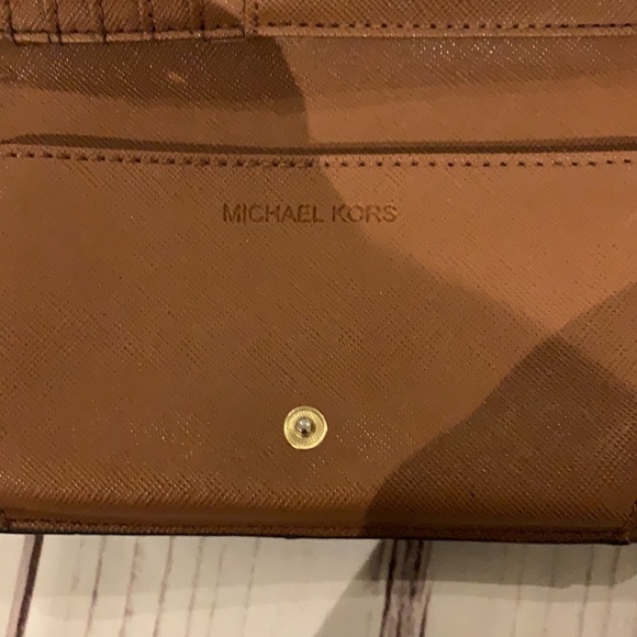 Michael Kors Cell Phone Wallet Holder - Picture 5 of 11